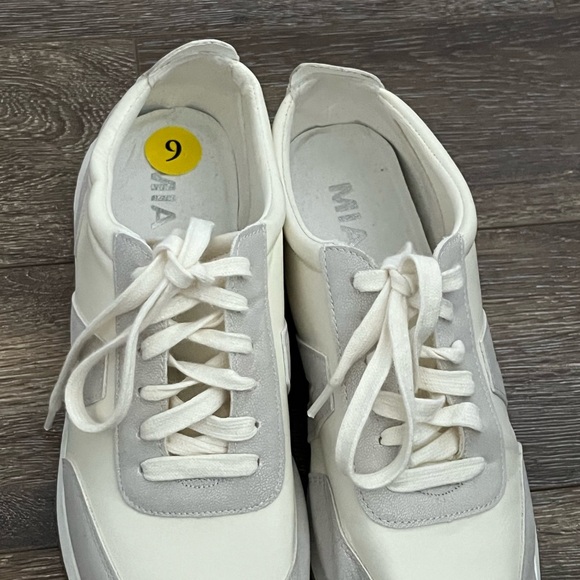 MIA Gray Athletic Shoes for Women - Picture 2 of 6